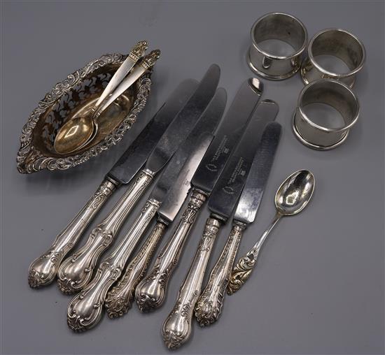 Silver handled cutlery & plate(-)